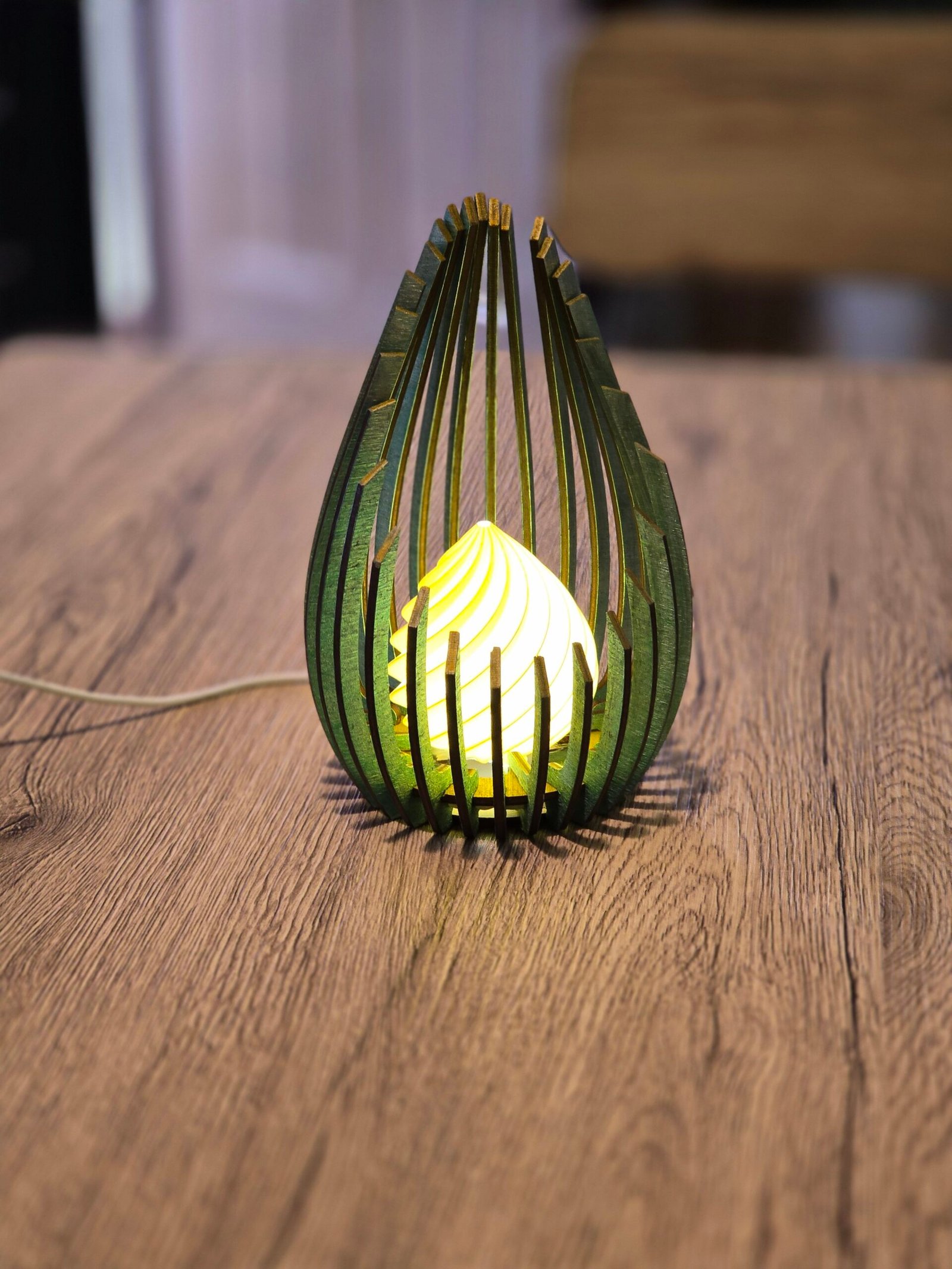 Lampada USB in Legno – Design Artistico e Luce Notturna Decorativa - immagine 4