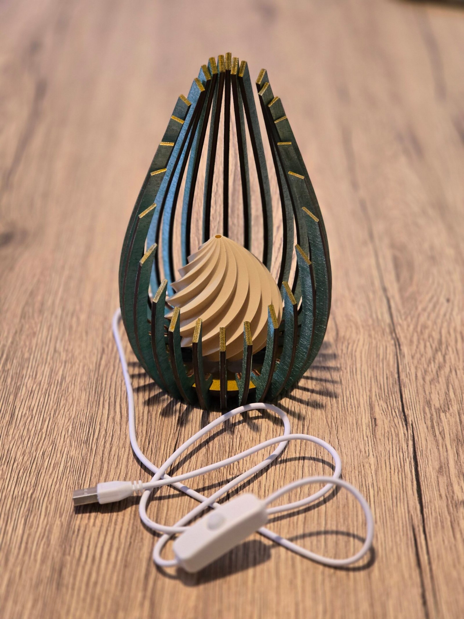 Lampada USB in Legno – Design Artistico e Luce Notturna Decorativa - immagine 5