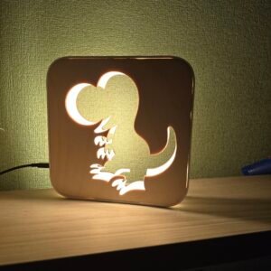 Lampada da Comodino Dinosauro – Stampa 3D & Incisione Laser | USB | Luce Notturna per Bambini