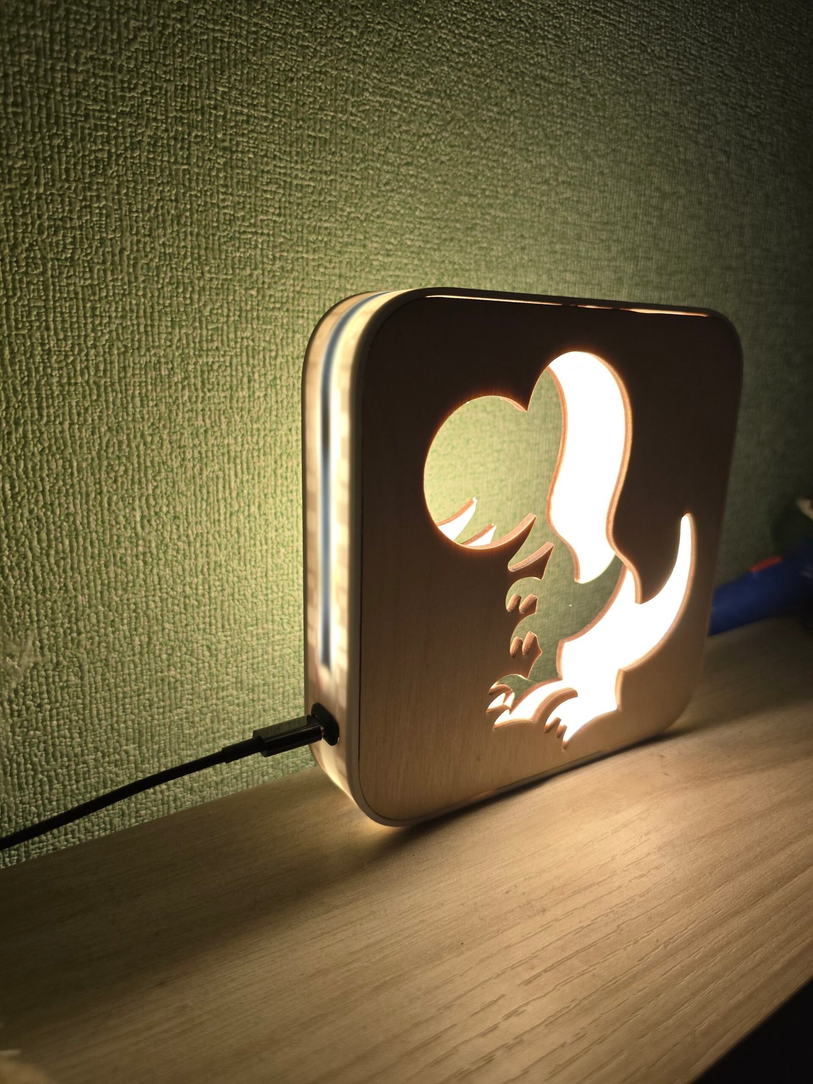 Lampada da Comodino Dinosauro – Stampa 3D & Incisione Laser | USB | Luce Notturna per Bambini - immagine 2