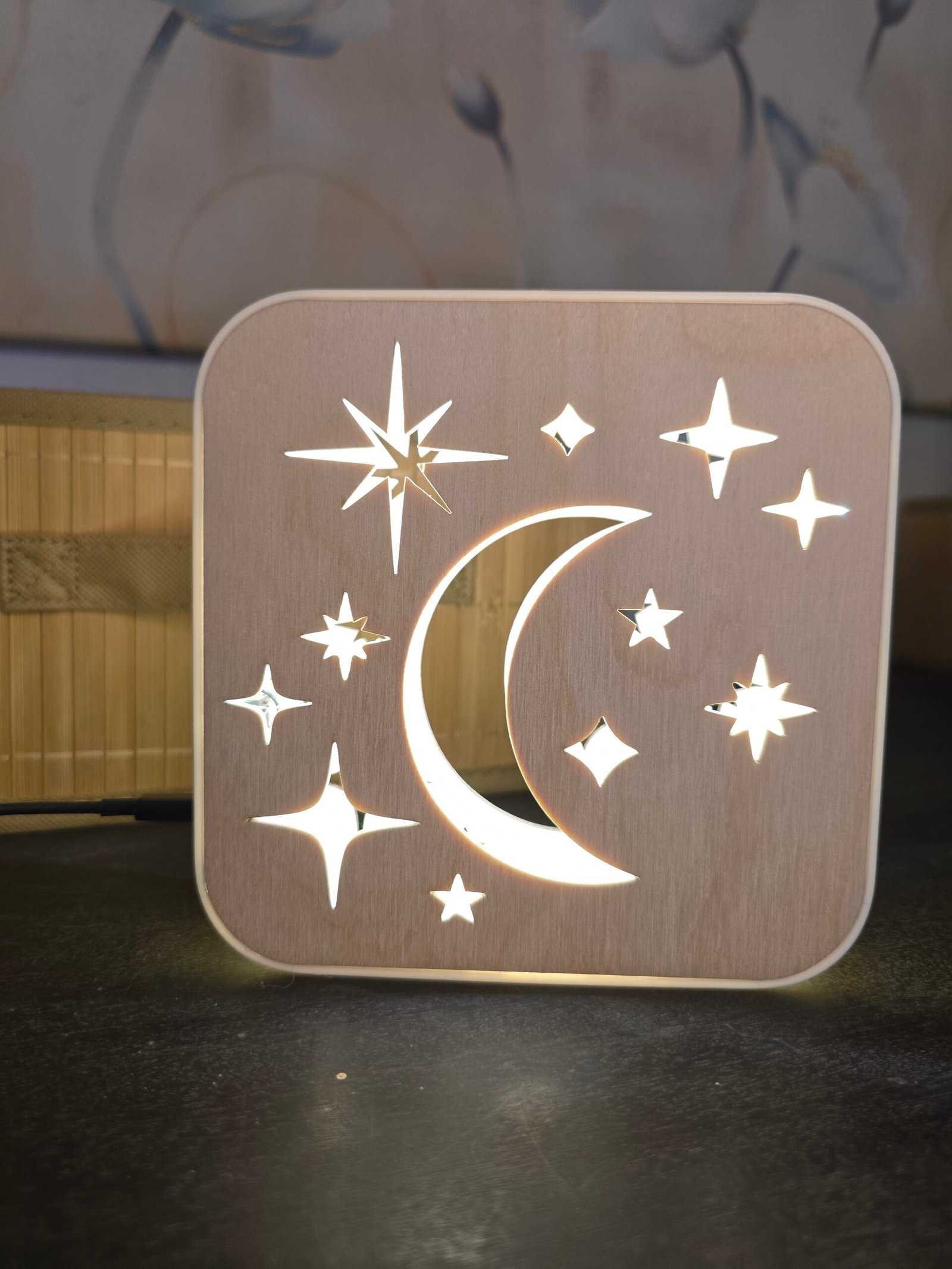 Lampada da Comodino Luna e Stelle – Stampa 3D & Incisione Laser | USB | Luce Notturna per Bambini - immagine 3