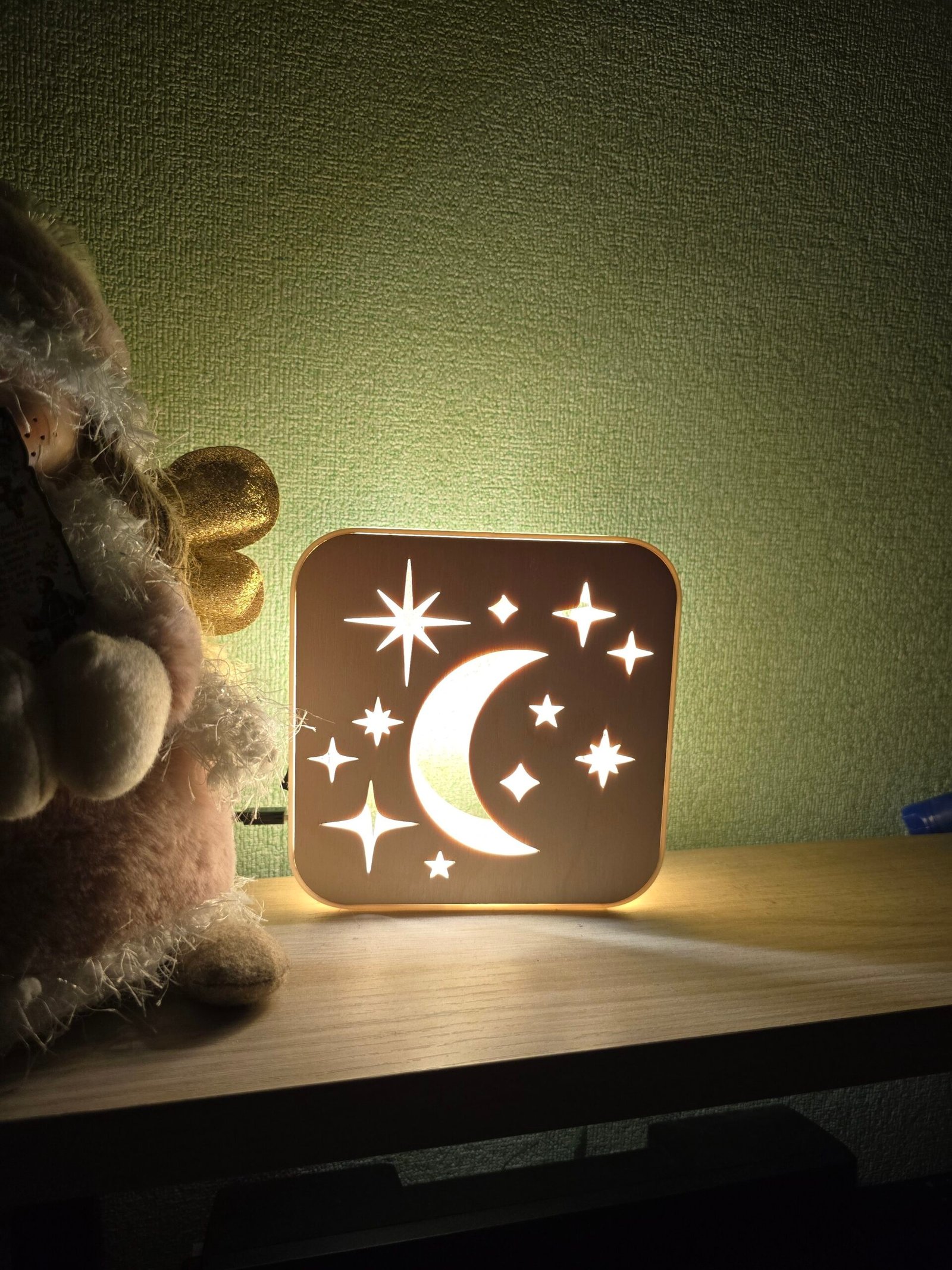 Lampada da Comodino Luna e Stelle – Stampa 3D & Incisione Laser | USB | Luce Notturna per Bambini