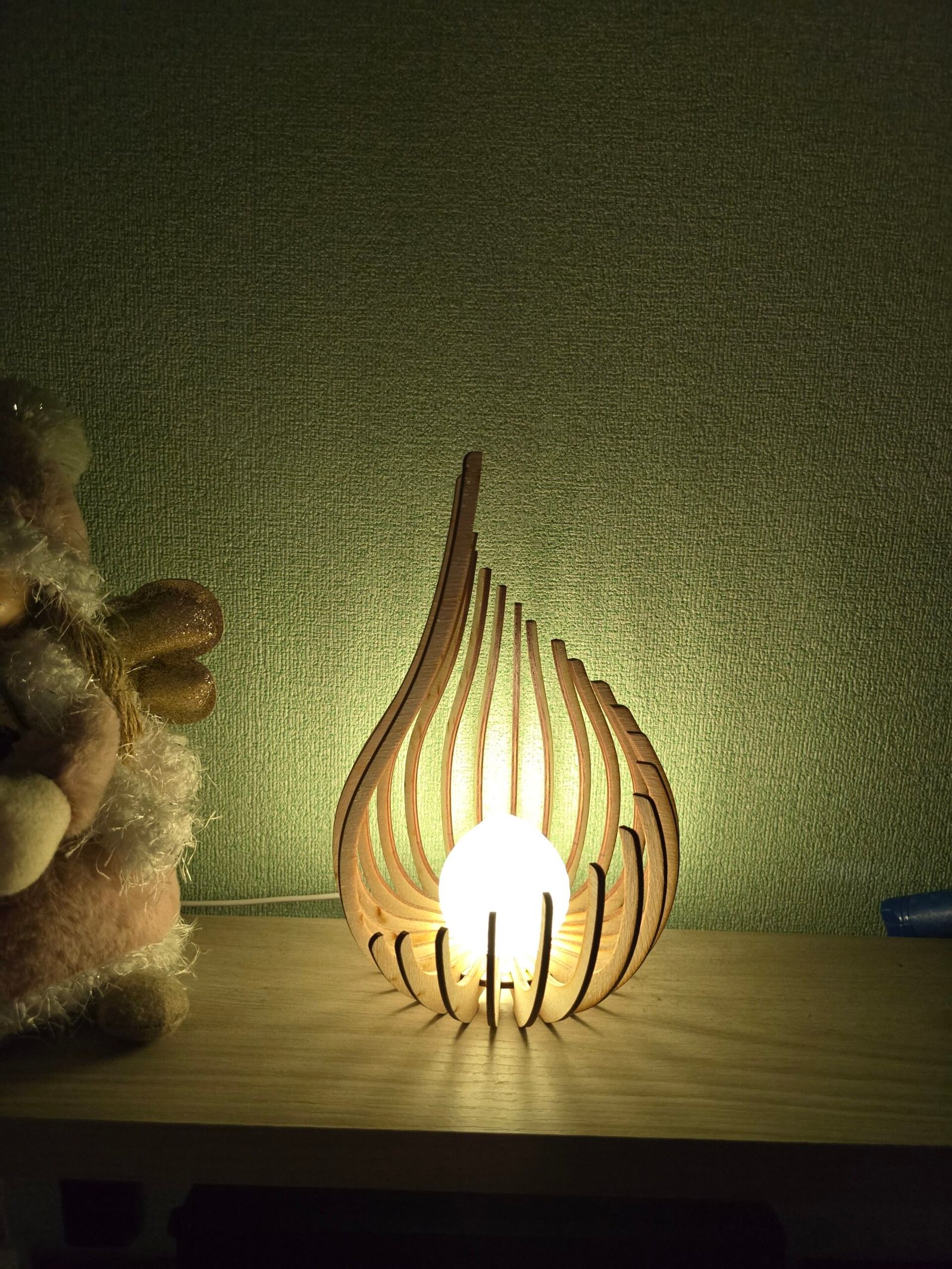 Lampada USB in Legno – Design Artistico e Luce Notturna Decorativa