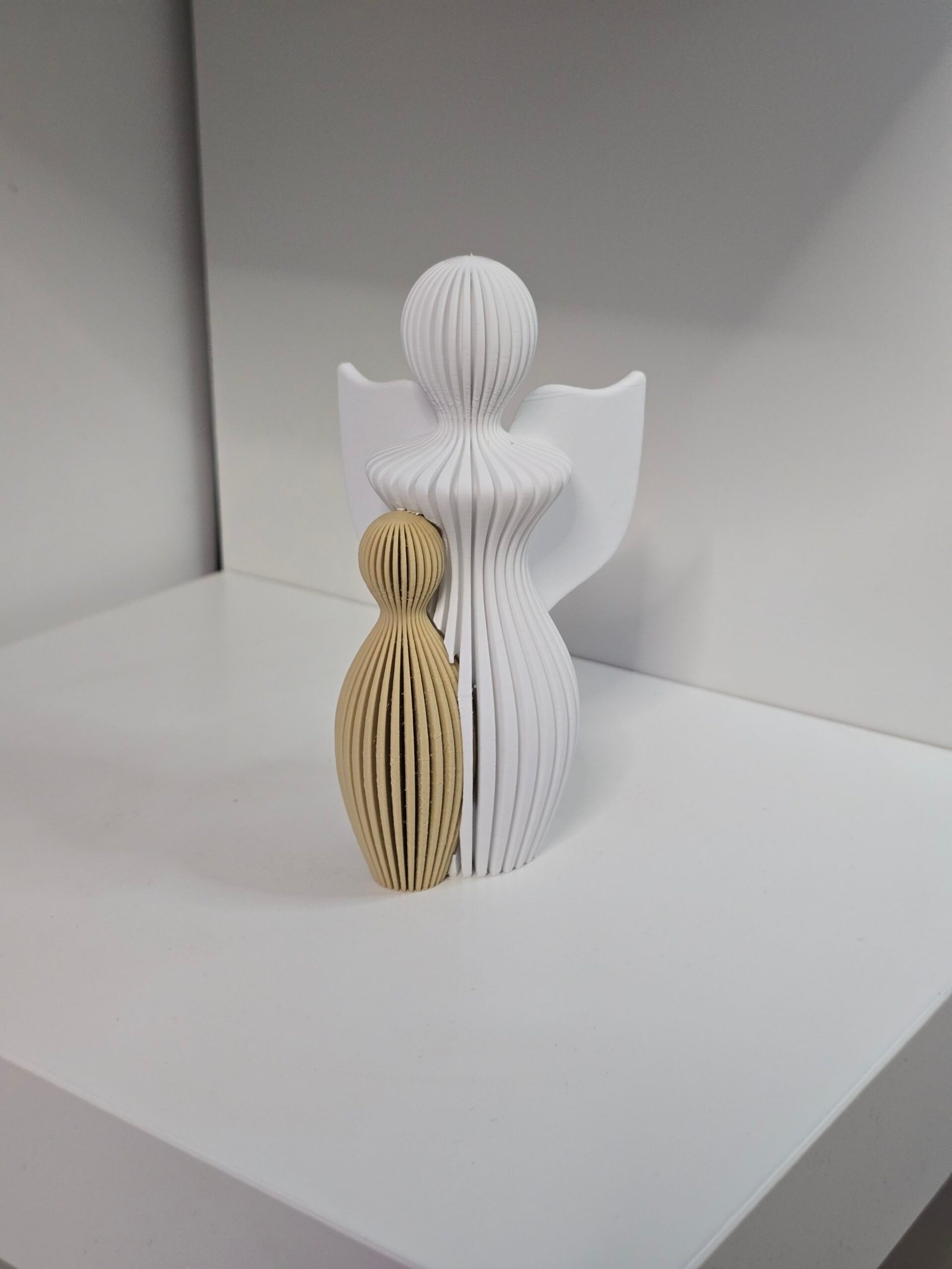 Coppia di Figure Astratte – Sculture 3D con Design Angelico - immagine 3