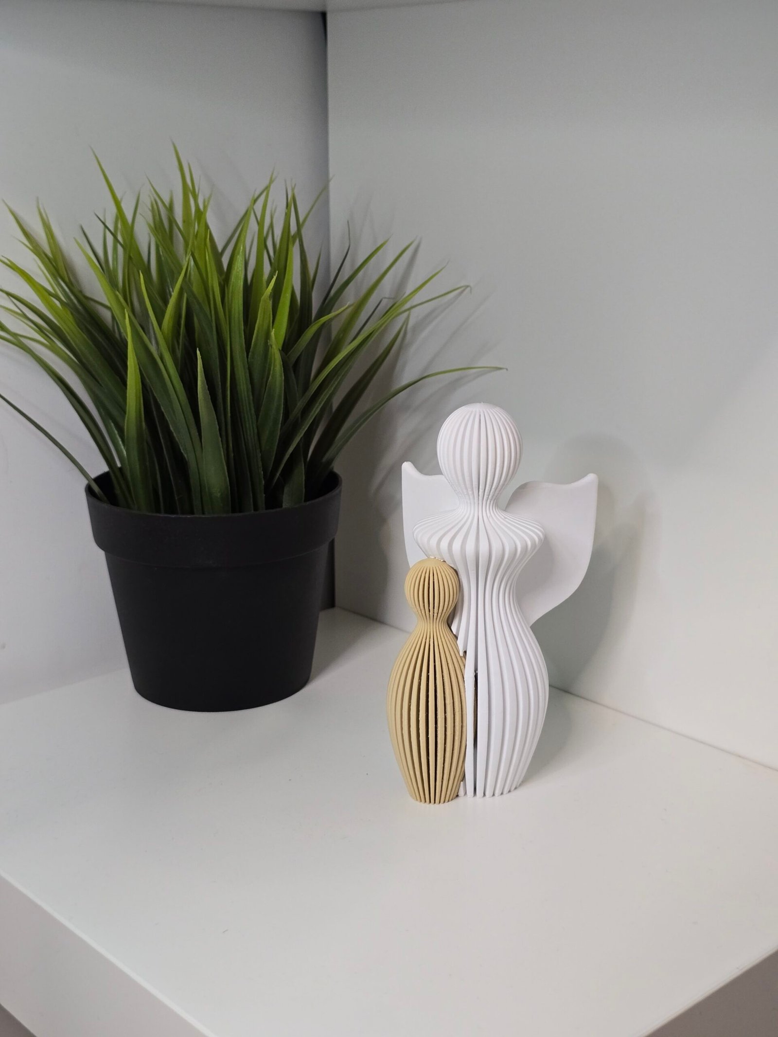 Coppia di Figure Astratte – Sculture 3D con Design Angelico