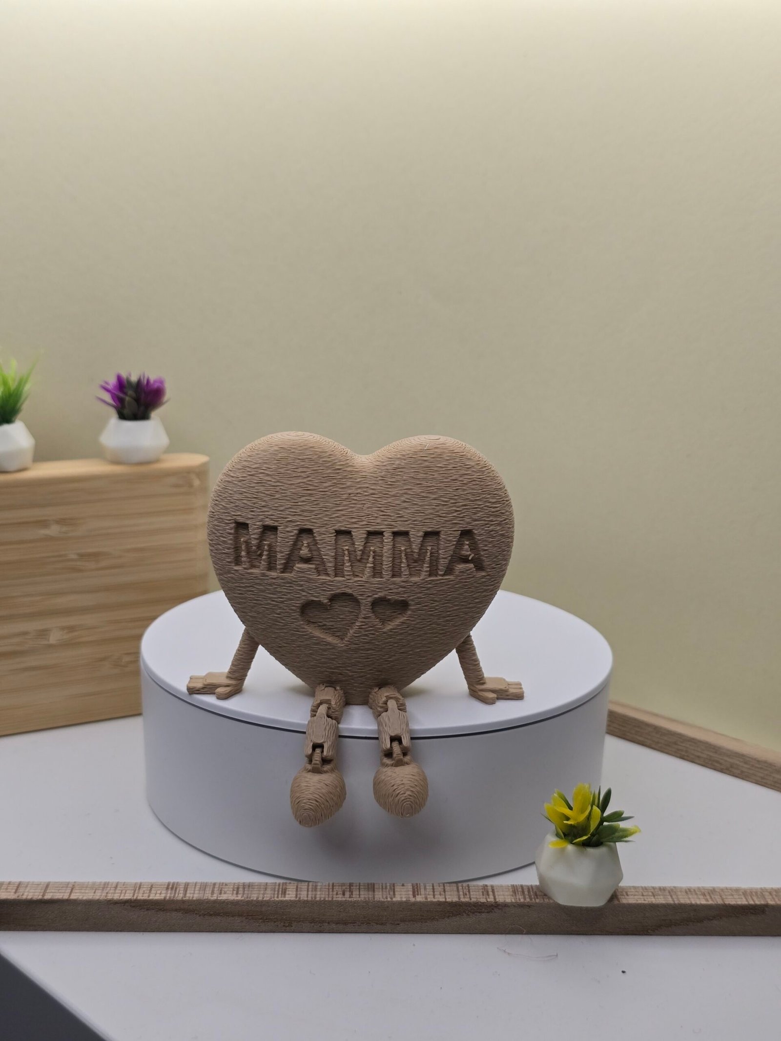 Cuore “MAMMA” con Gambe Articolate – Stampa 3D | Idea Regalo Affettuosa | Decorazione Flessibile da Scrivania