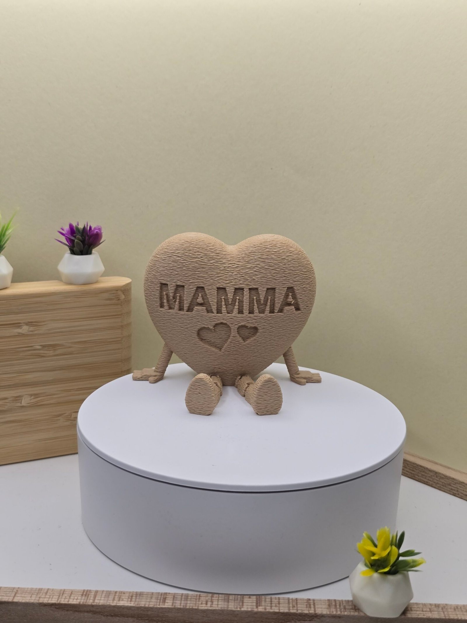 Cuore “MAMMA” con Gambe Articolate – Stampa 3D | Idea Regalo Affettuosa | Decorazione Flessibile da Scrivania - immagine 2