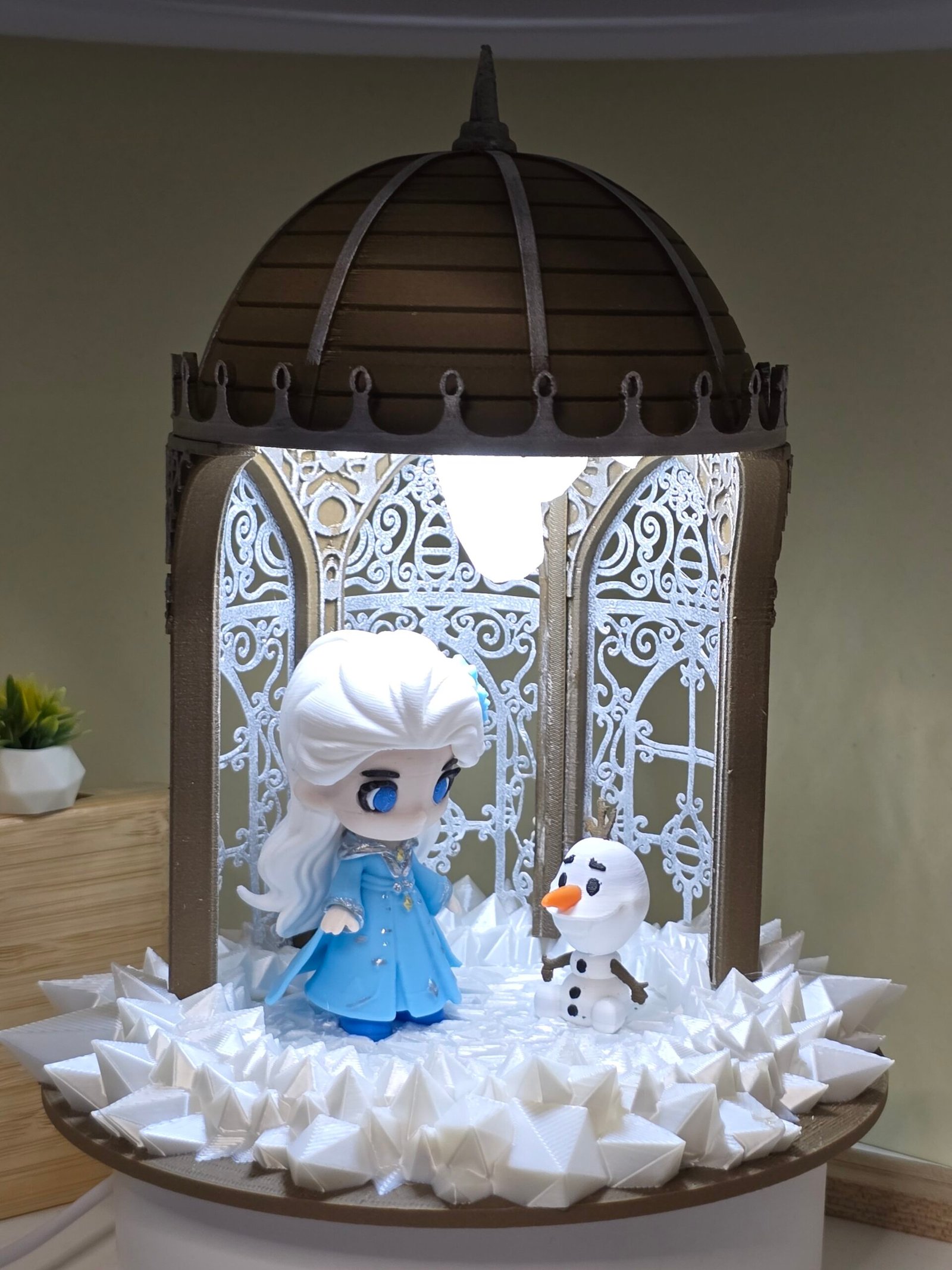 Diorama Frozen – Elsa & Olaf | Scenografia con LED USB | Magia da Collezione