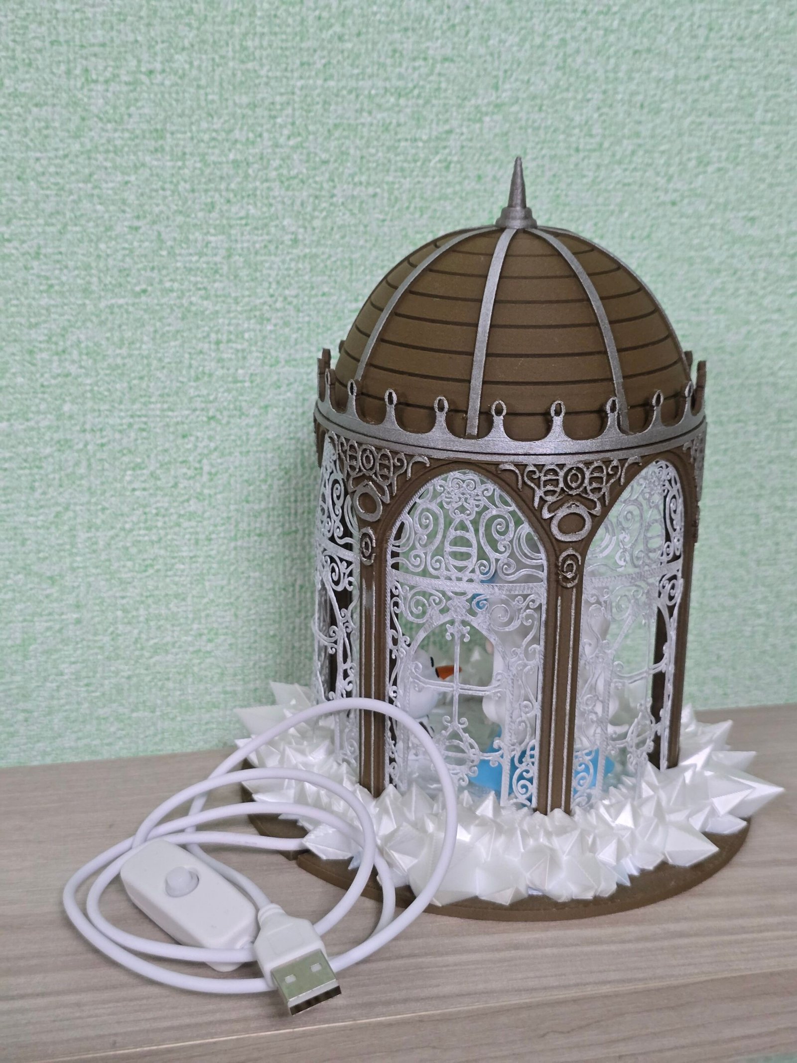 Diorama Frozen – Elsa & Olaf | Scenografia con LED USB | Magia da Collezione - immagine 7