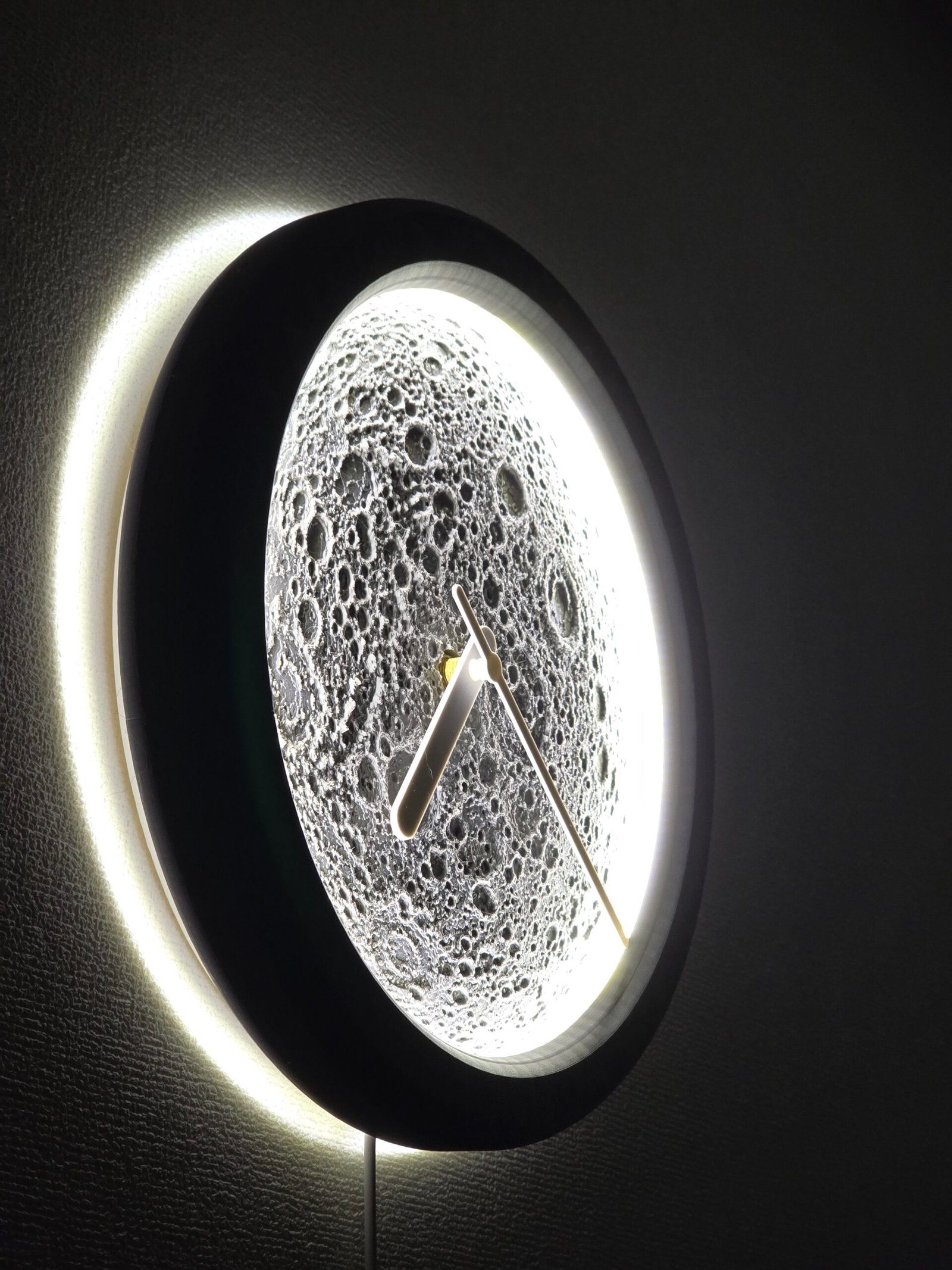 Orologio da parete Luna con LED USB - immagine 2
